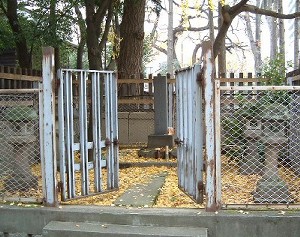 (画像)世良霊神碑